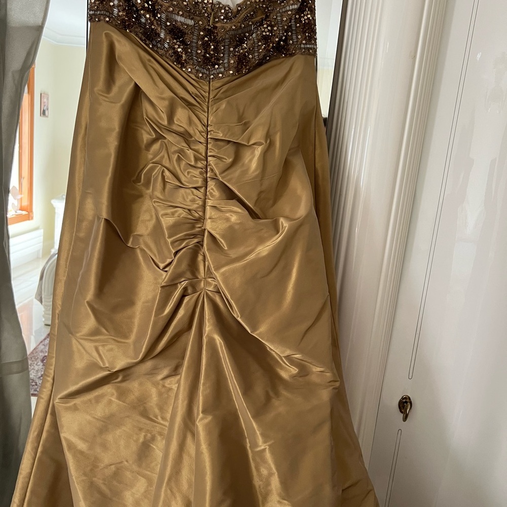 Reem Acra New York size 10, but it has been tailored to fit size 8-6